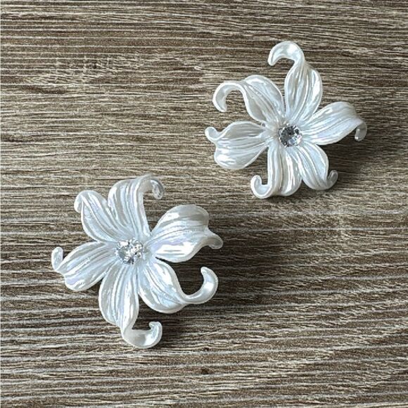 Bohemian white flower earrings A518 - Picture 4 of 6